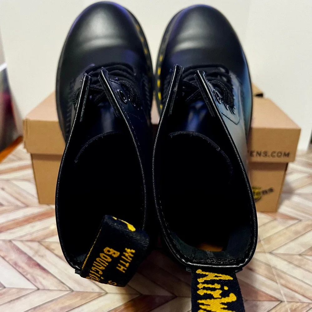Dr Martens 1460 Smooth Leather Lace Up Combat Boots Men 9 Women 10 Black NIB